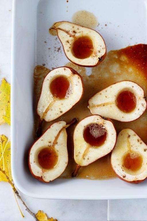 Baked pears with vanilla and cardamom
