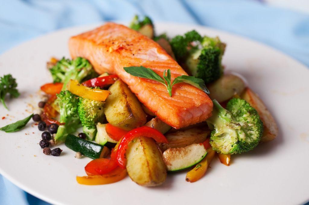Baked salmon with steamed vegetables