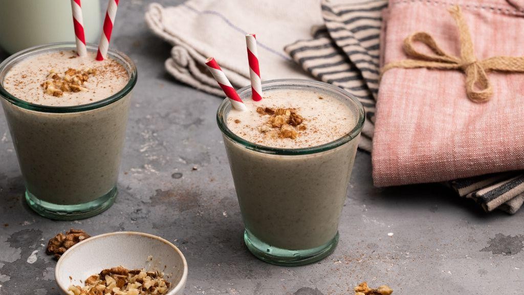 Banana Walnut Cinnamon Shake