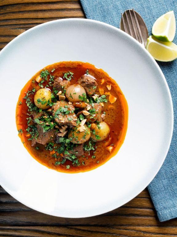 Beef Fine Cubes Massaman Curry with Peanuts