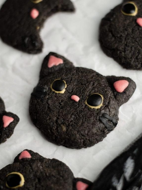 Black Cat Chocolate Chip Cookies