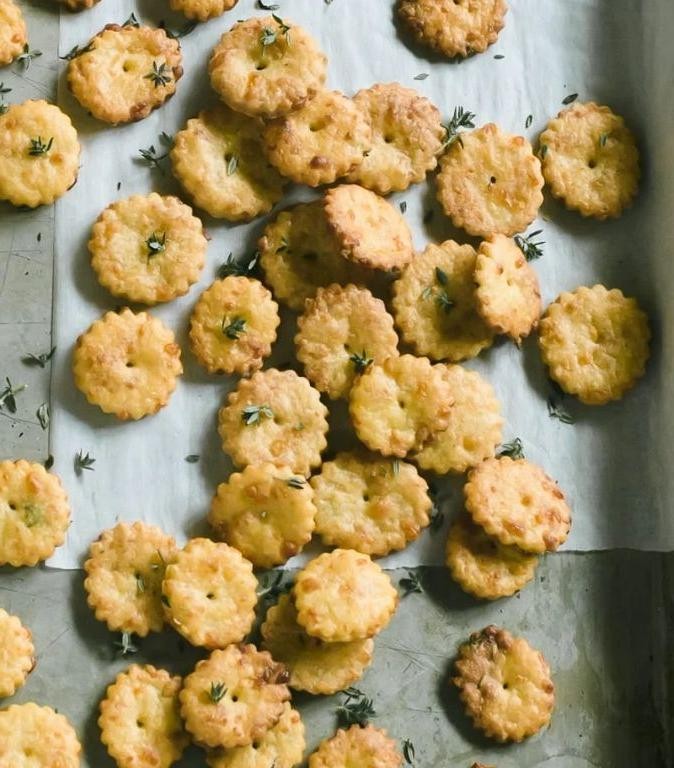 Black Pepper and Thyme Sourdough Crackers