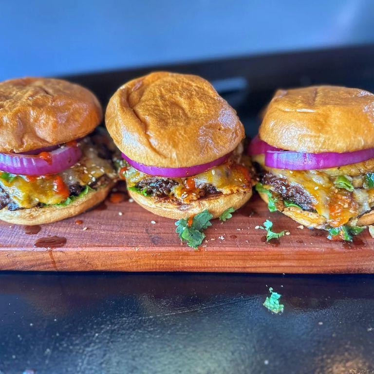 20 Juicy Blackstone Burger Recipes for Grilling Enthusiasts