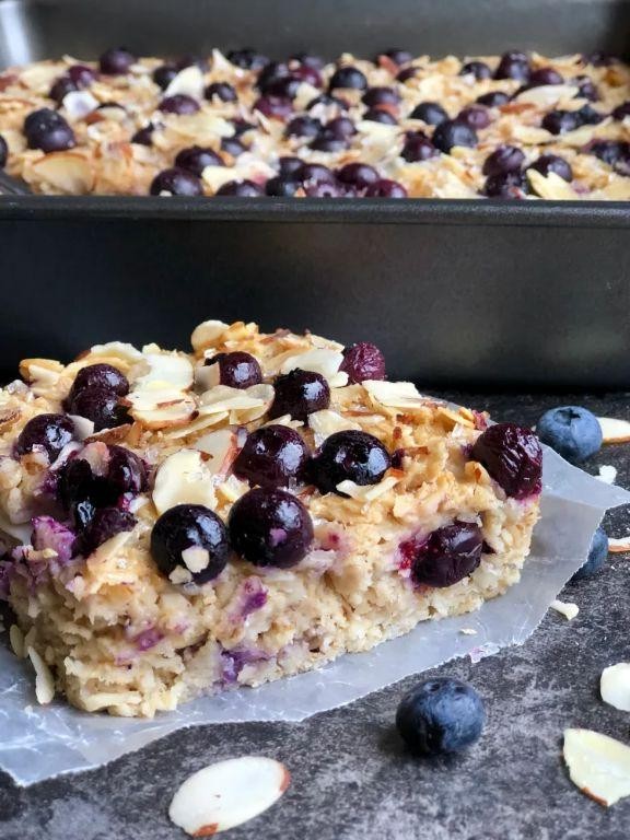 Blueberry Almond Baked Oatmeal