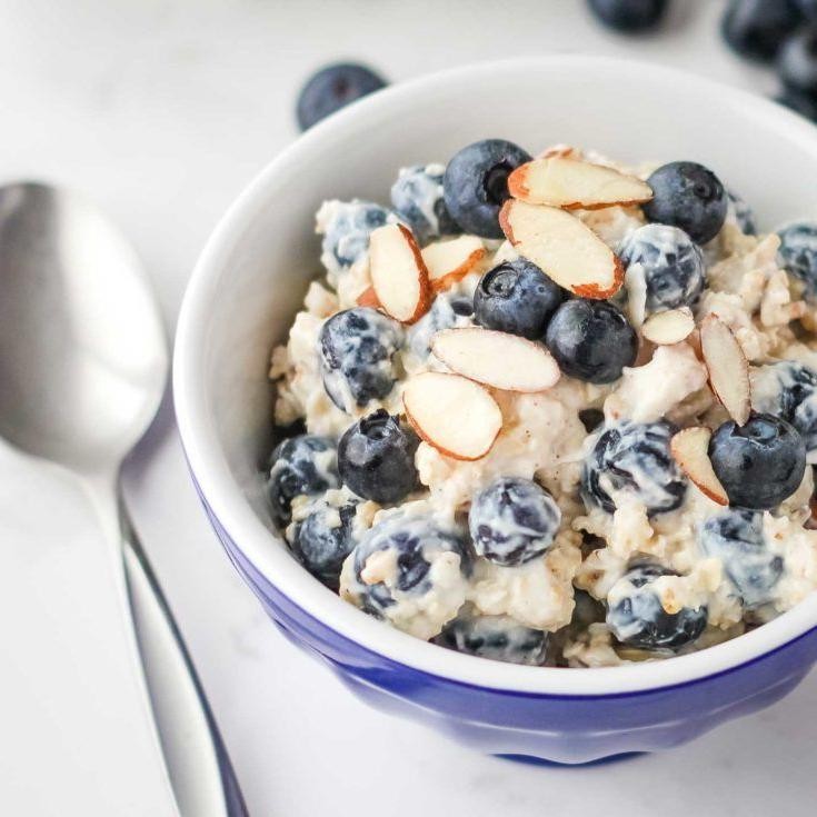 Blueberry Almond Overnight Oatmeal