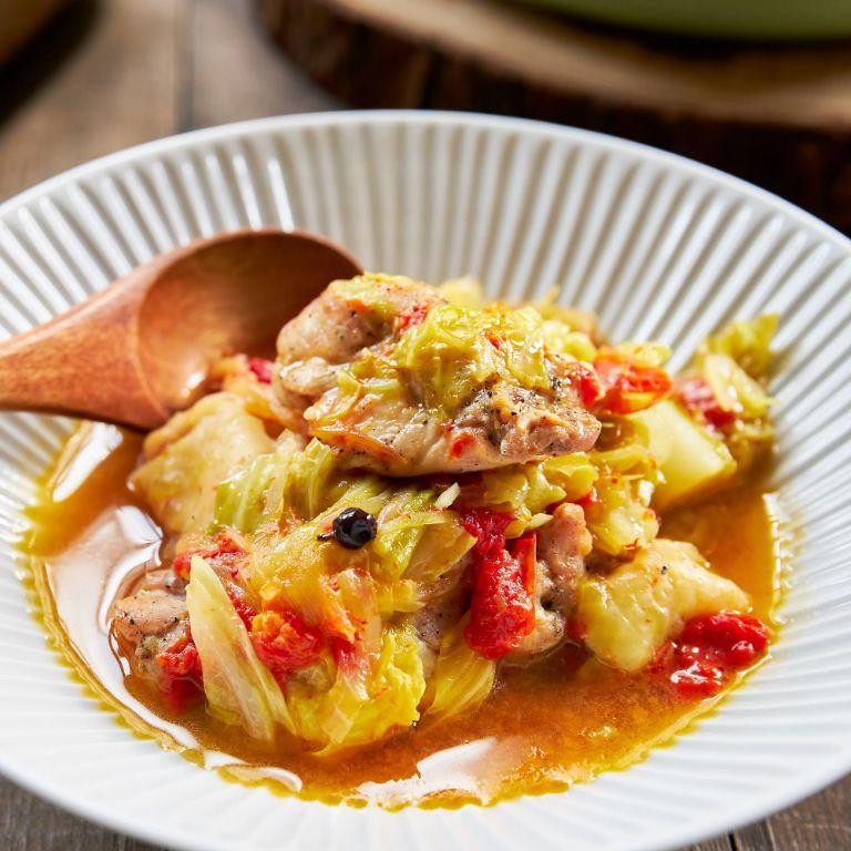 Boiled cabbage and chicken stew