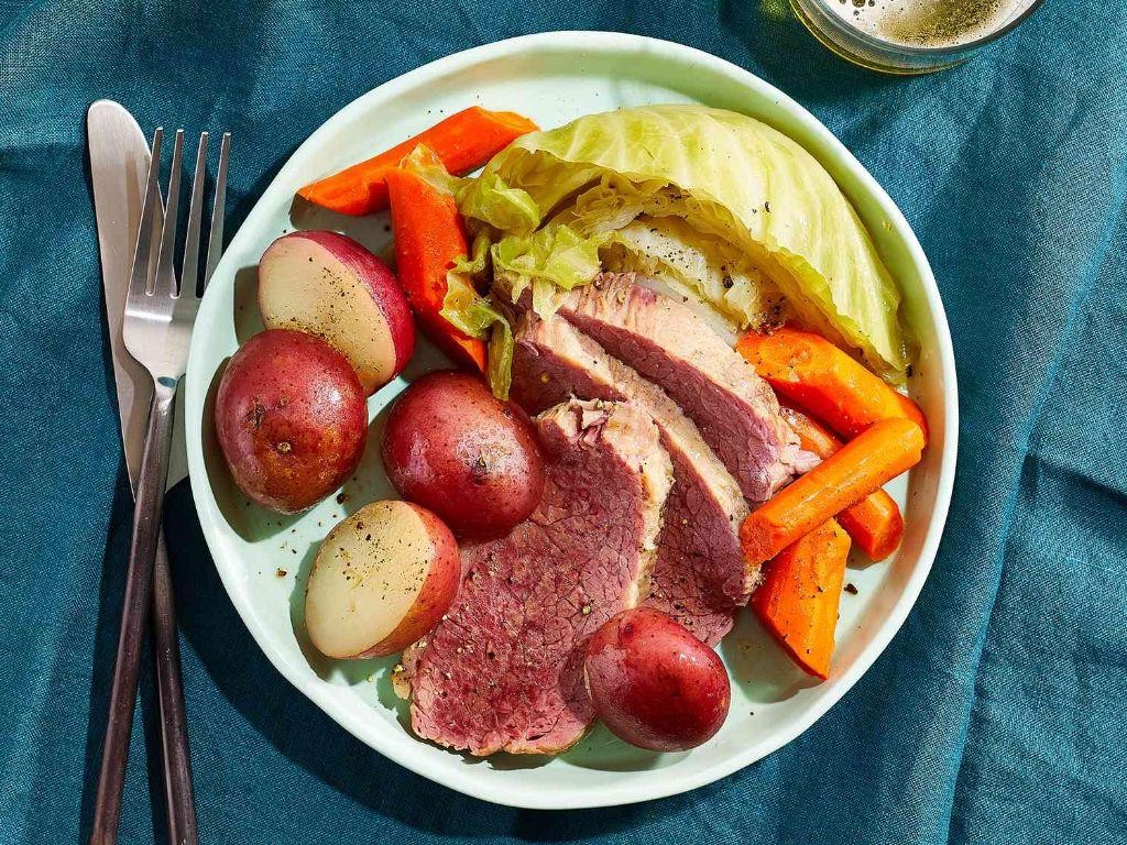 Boiled cabbage and corned beef dinner