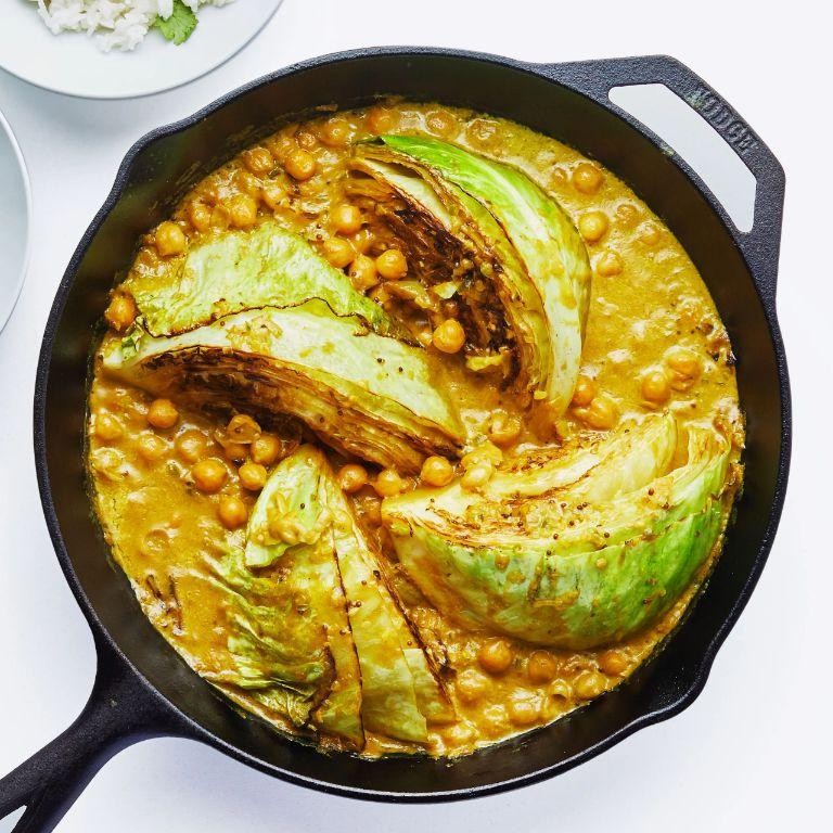 Boiled cabbage with turmeric and coconut milk