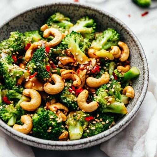 Broccoli and Cashew Nut Stir-Fry