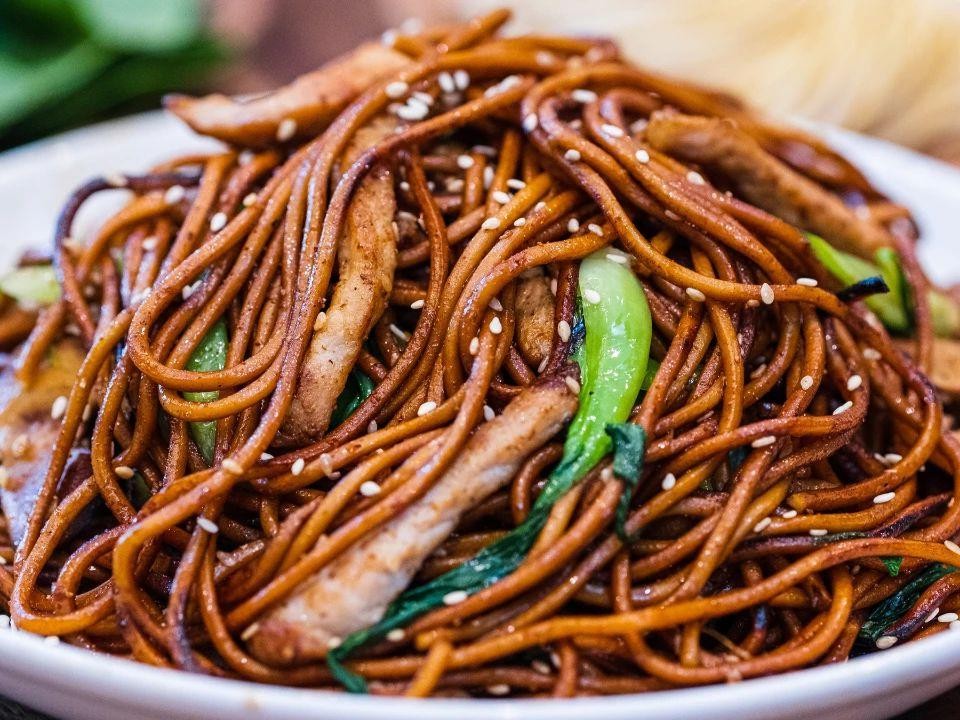 Caramelized Pork Chow Mein