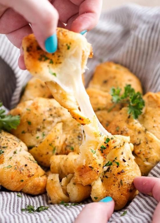 Cheesy Garlic Crescent Roll Pizza