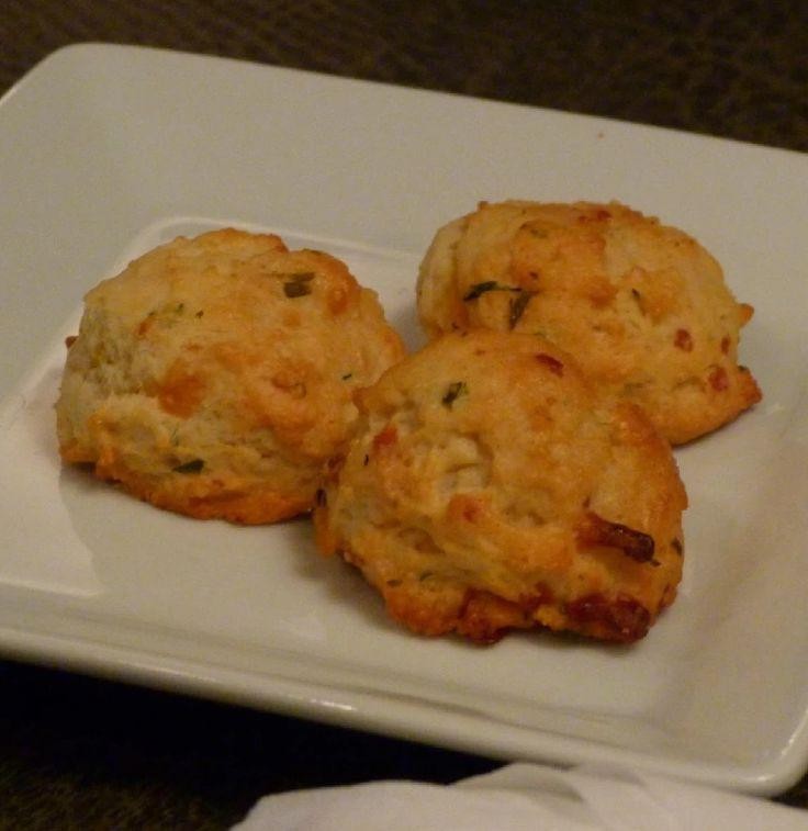 Cheesy Garlic Ruby Tuesday Biscuits