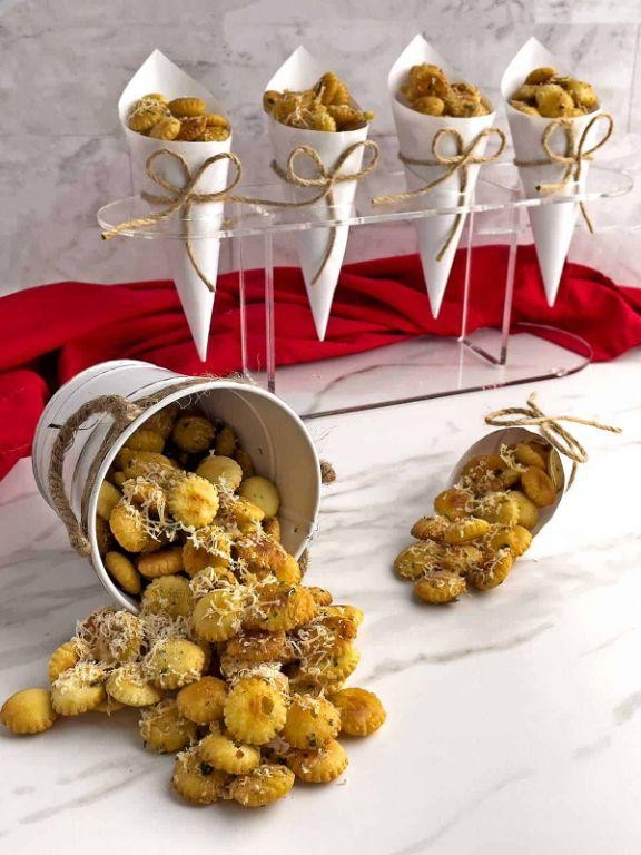 Cheesy Italian Oyster Crackers