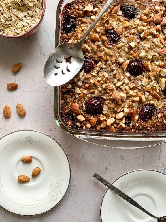 Cherry Vanilla Oatmeal with Almonds