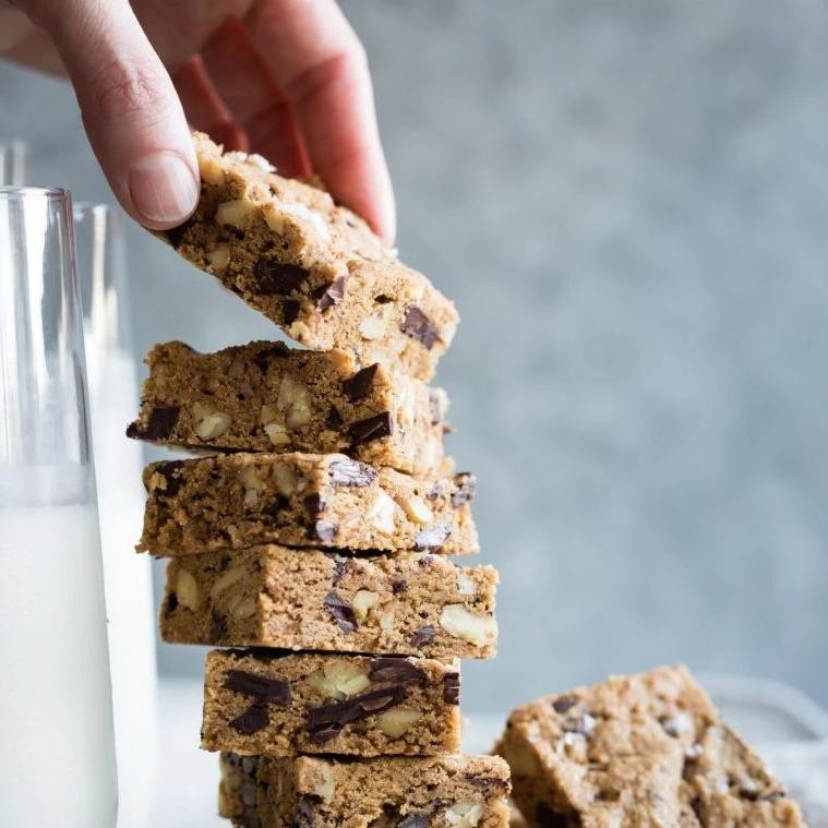 Chocolate Chip Coconut Flour Blondies