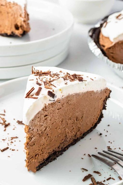 Chocolate Fudge Jello Pudding Pie with Cool Whip