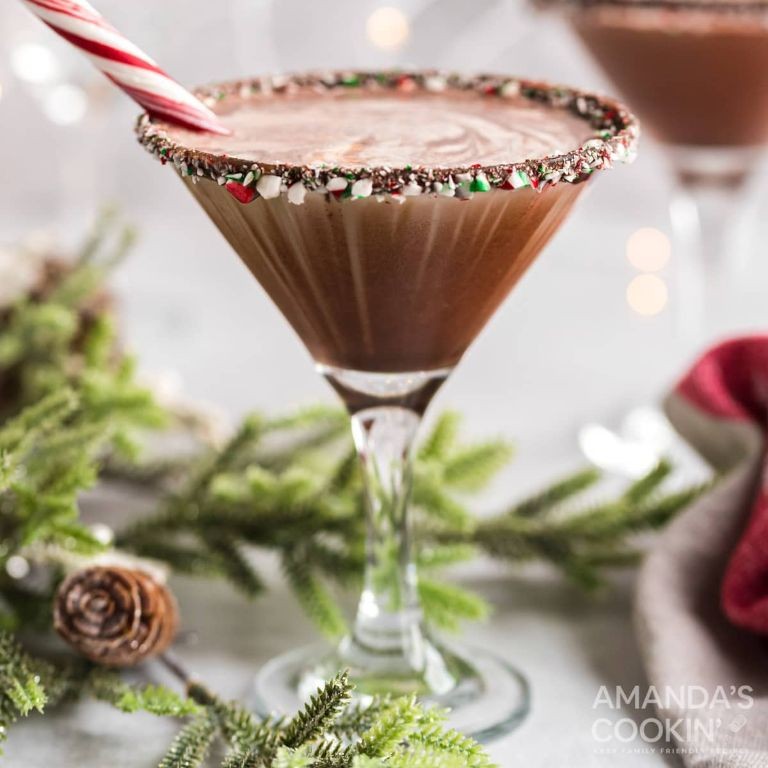 18 Festive Holiday Cocktail Recipes for Cozy Celebrations