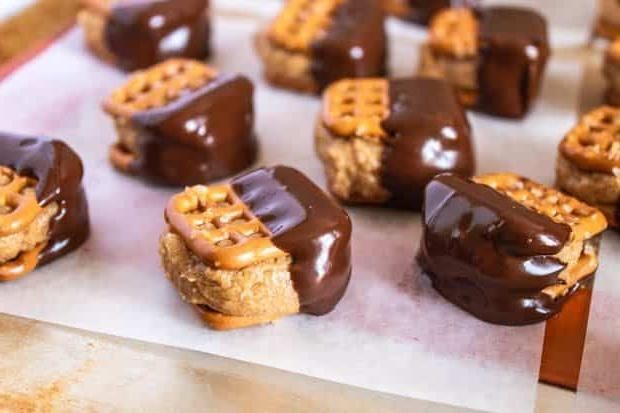 Chocolate-covered pretzel bites