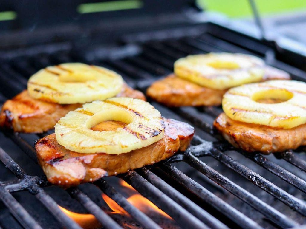 Chuletas a la Parrilla con Piña (Grilled Pork Chops with Pineapple)