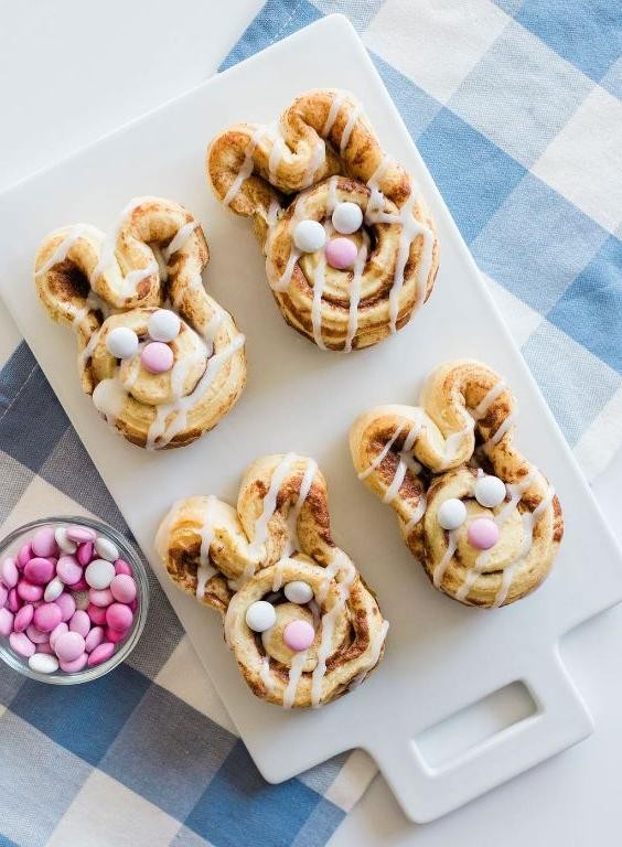 Cinnamon Roll Easter Bunnies