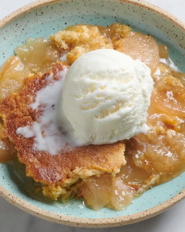 Classic Apple Dump Cake with Cinnamon