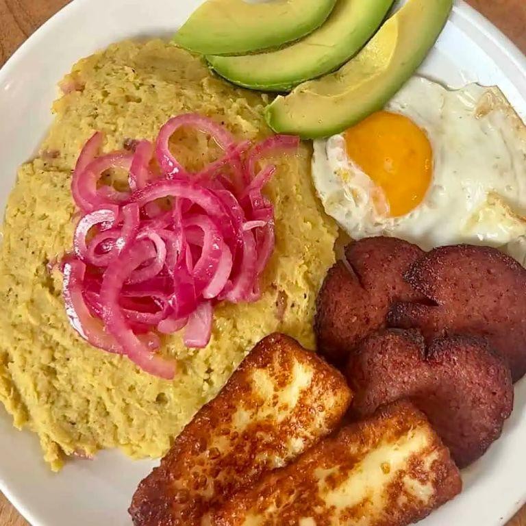 Classic Dominican Mangú with Salami and Eggs