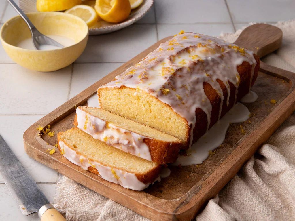 Classic Lemon Drizzle Cake