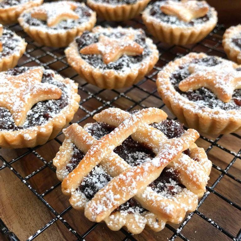 Classic Mincemeat Pie with Flaky Crust