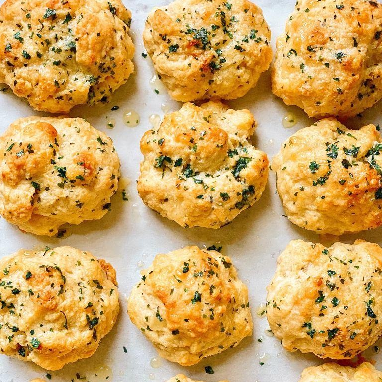 Copycat Red Lobster Cheddar Bay Biscuits