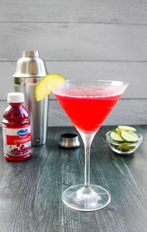 Cosmopolitan Martini with Vodka and Cranberry Juice