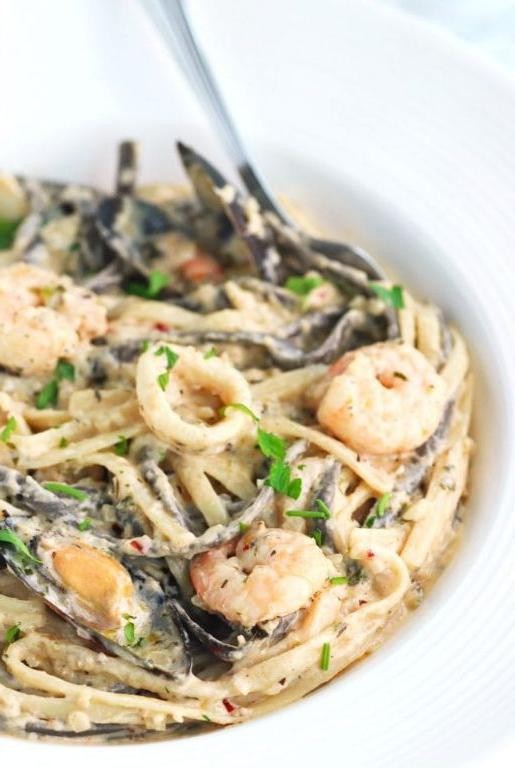 Creamy 7 Mares Pasta with White Wine Sauce