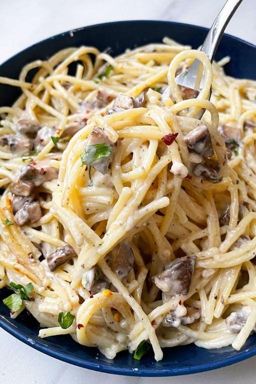 Creamy Crockpot Chicken and Mushroom Pasta