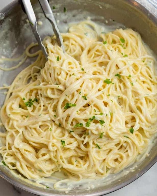 Creamy Garlic Parmesan Spaghetti