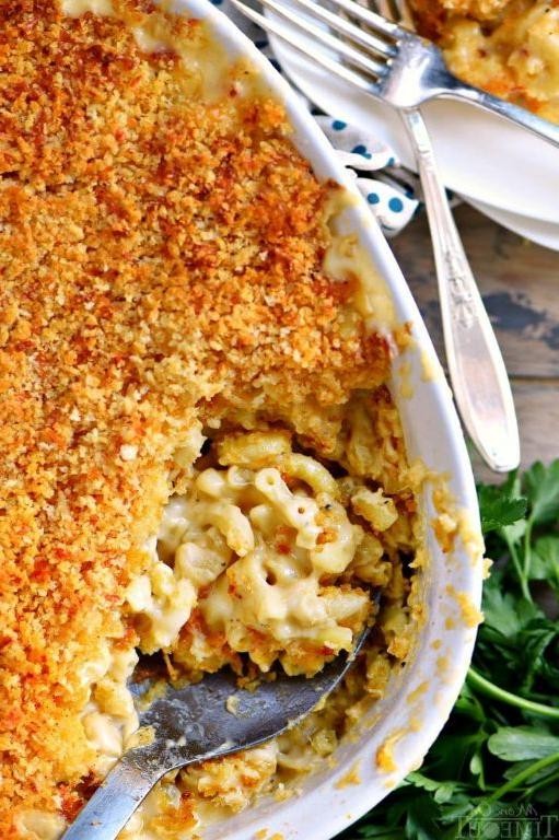 Creamy Mac and Cheese with Breadcrumb Topping