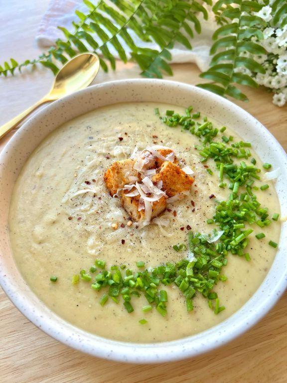 Creamy Roasted Garlic and Potato Soup