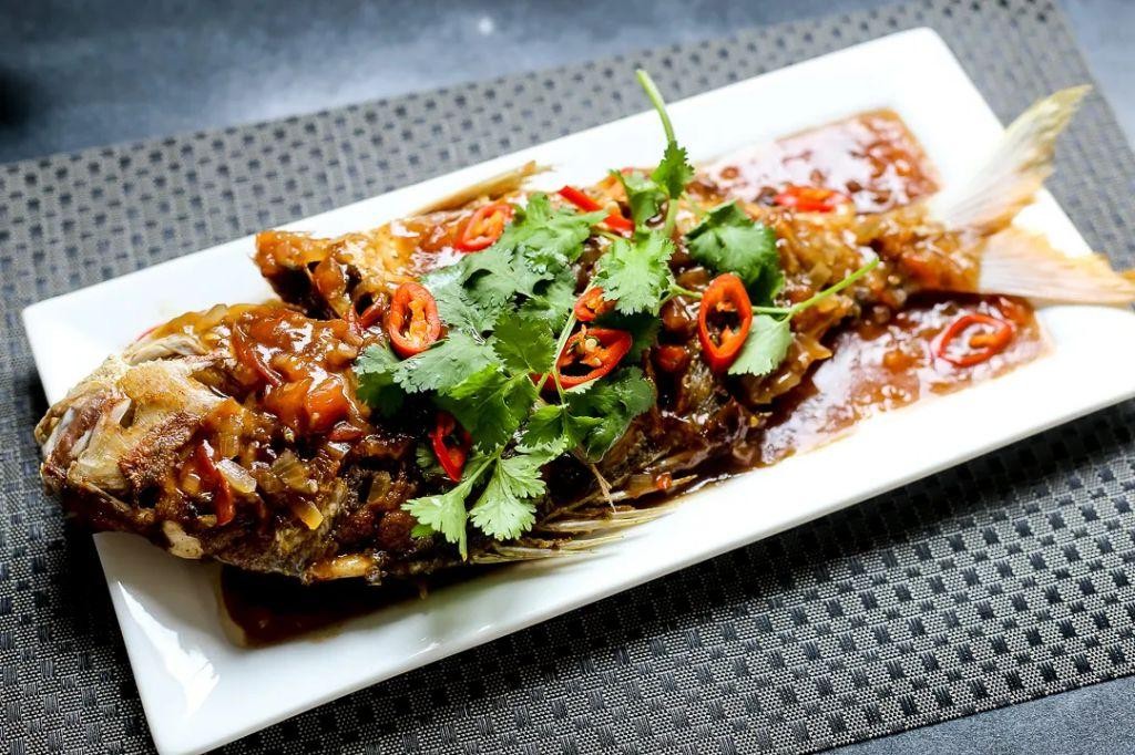 Crispy Fried Snakehead Fish with Tamarind Sauce