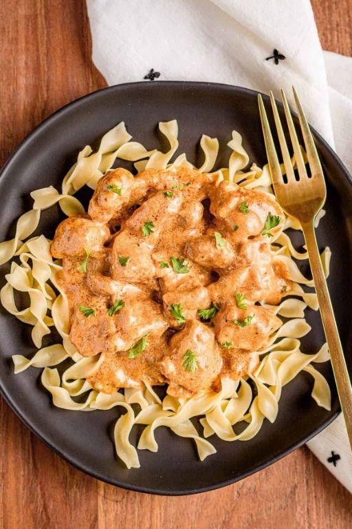 Csirkepaprikás Nokedlivel (Chicken Paprikash with Egg Noodles)