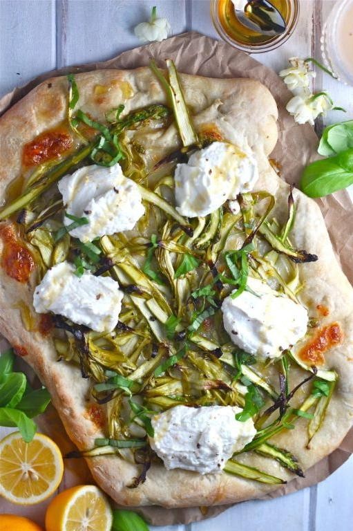 Easy Asparagus and Ricotta Flatbread
