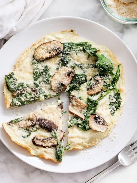 Egg white omelet with spinach and mushrooms