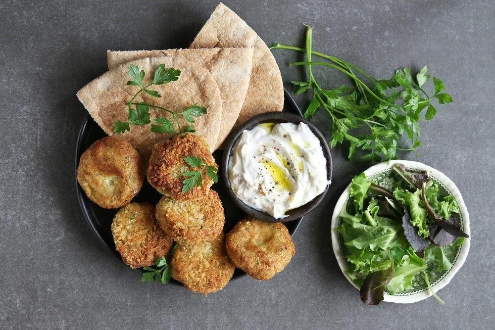 Falafel with Yogurt Sauce