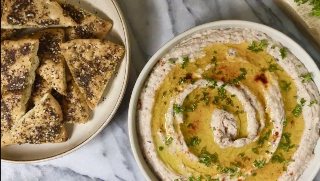 Fresh Pea Hummus with Pita Chips