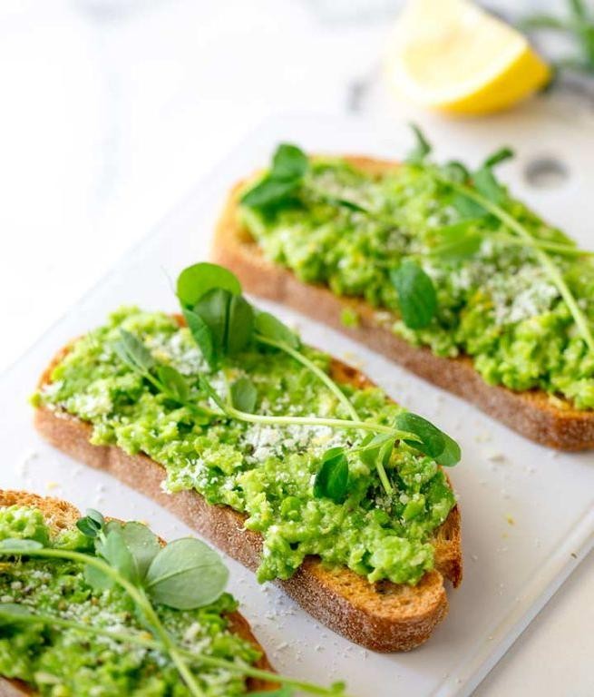 Fresh Pea and Basil Bruschetta