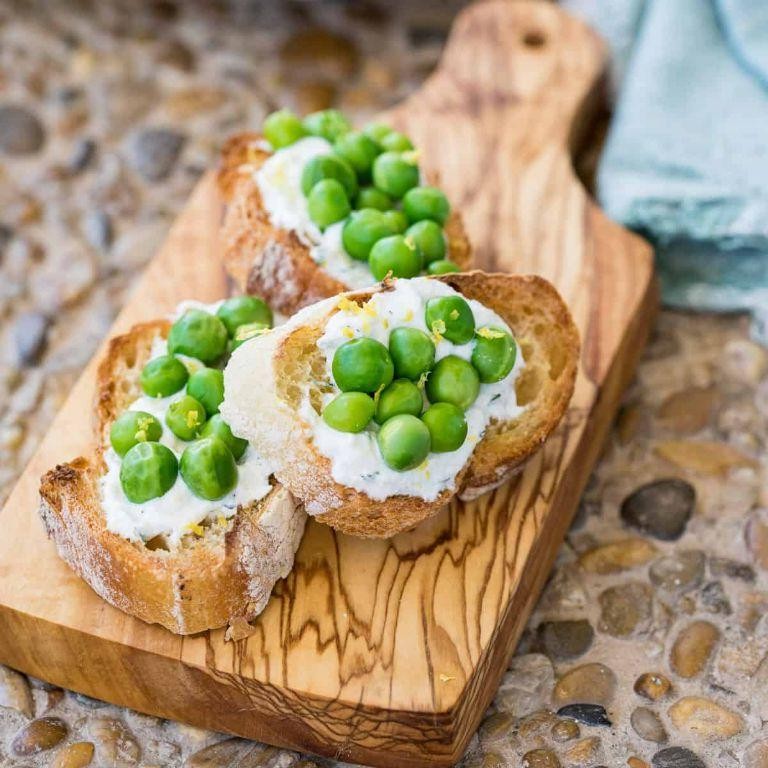 Fresh Pea and Ricotta Crostini