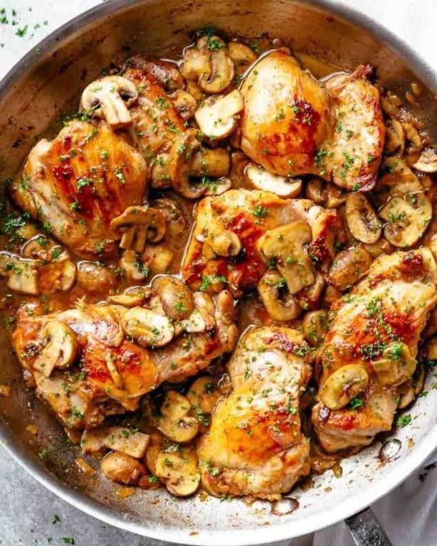 Garlic Butter Boneless Chicken Thighs with Mushrooms