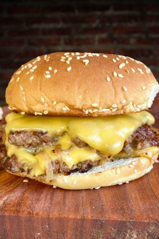 Garlic Butter Smash Burger with Crispy Edges