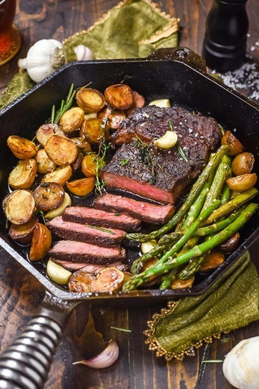 Garlic Butter Steak with Asparagus