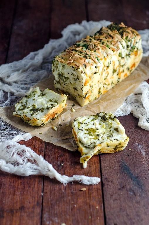 Garlic Herb Pull-Apart Bread