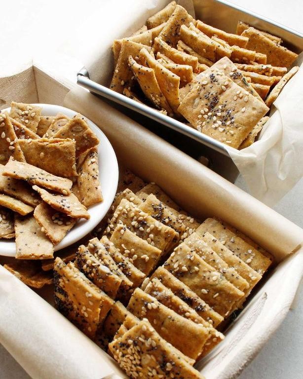 18 Crispy Sourdough Crackers Recipes for Snacking