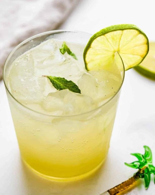 Guava Limeade with Mint