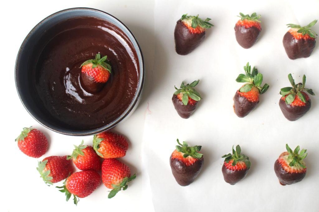 Healthy Chocolate Covered Strawberries